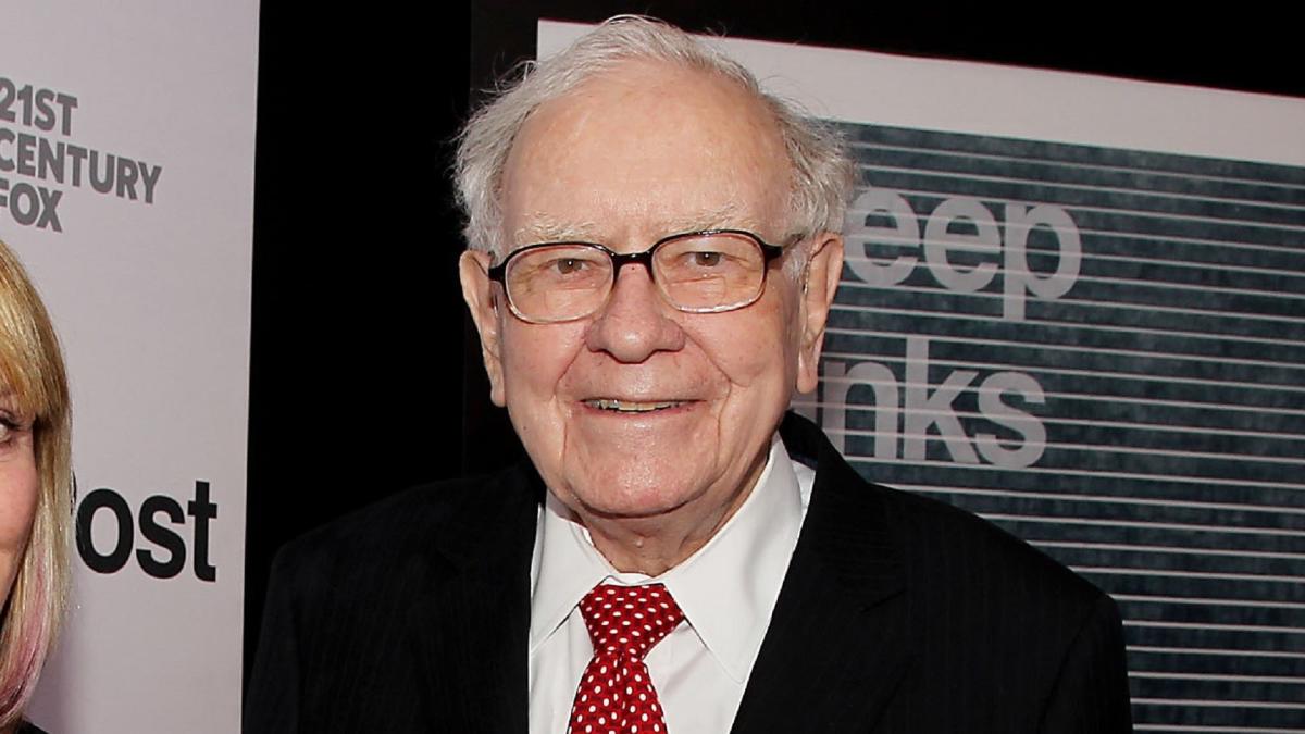 These Are the 5 Tech Stocks in Warren Buffett’s Portfolio: Should You Invest?
