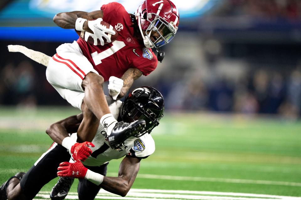 Cincinnati Bearcats cornerback Ahmad Gardner (1) tackles Alabama Crimson Tide wide receiver Jameson Williams (1) behind the line of scrimmage in the second quarter the NCAA Playoff Semifinal at the Goodyear Cotton Bowl Classic on Friday, Dec. 31, 2021, at AT&T Stadium in Arlington, Texas. 