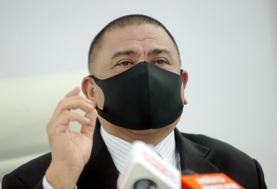 Perak Umno chairman Datuk Saarani Mohamad speaks to the press at the State Secretariat Building in Ipoh October 28, 2020. — Picture by Farhan Najib