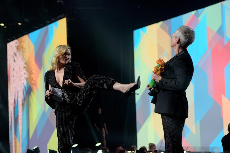 Cate Blanchett (L) accepts the Desert Palm Achievement Award from Jamie Lee Curtis onstage during the 34th Annual Palm Springs International Film Awards
