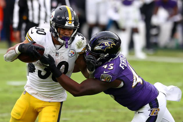 Jaylon Ferguson tackles the Steelers' James Conner in a 2020 game. (Photo: Todd Olszewski via Getty Images)