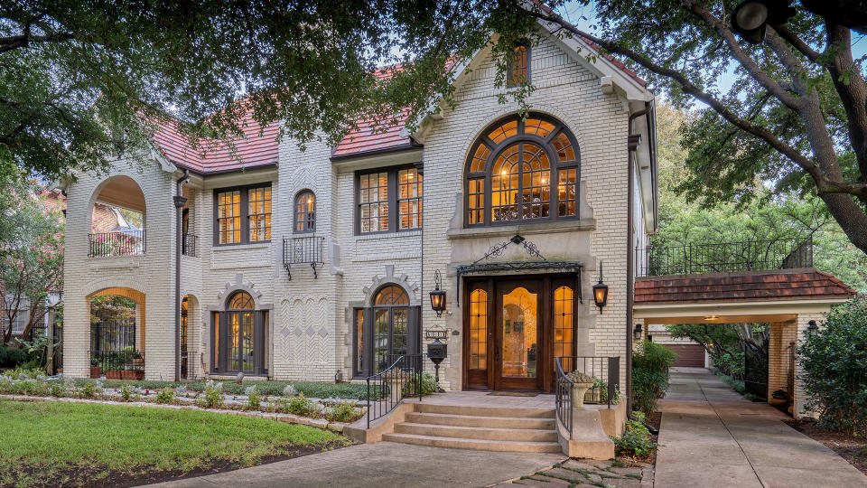 Dallas Estate Built by a Designer of the Adolphus Hotel Has Historic Charm to Spare