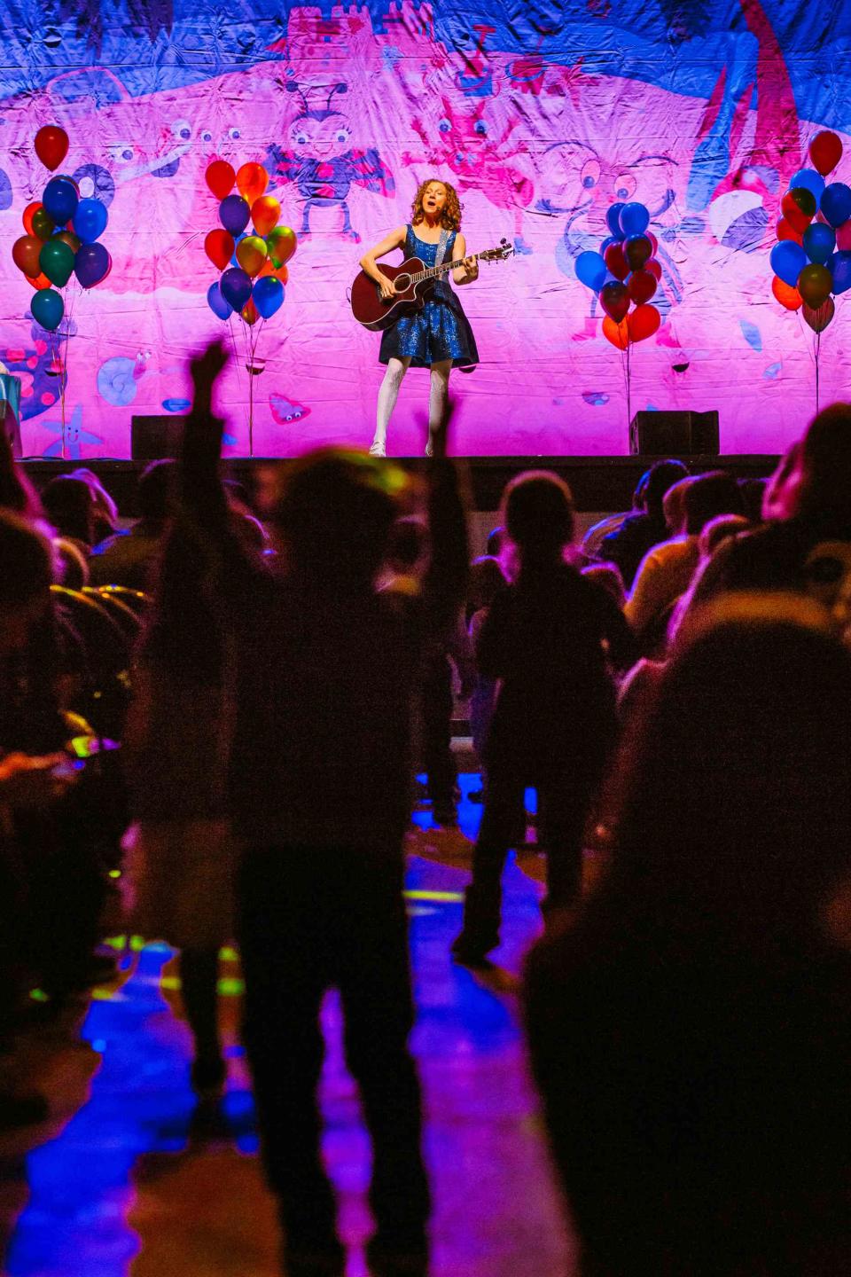 Laurie Berkner performing