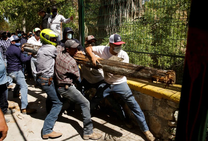 Protesta contra la decisión del gobierno mexicano de desviar agua de la represa La Boquilla a Estados Unidos