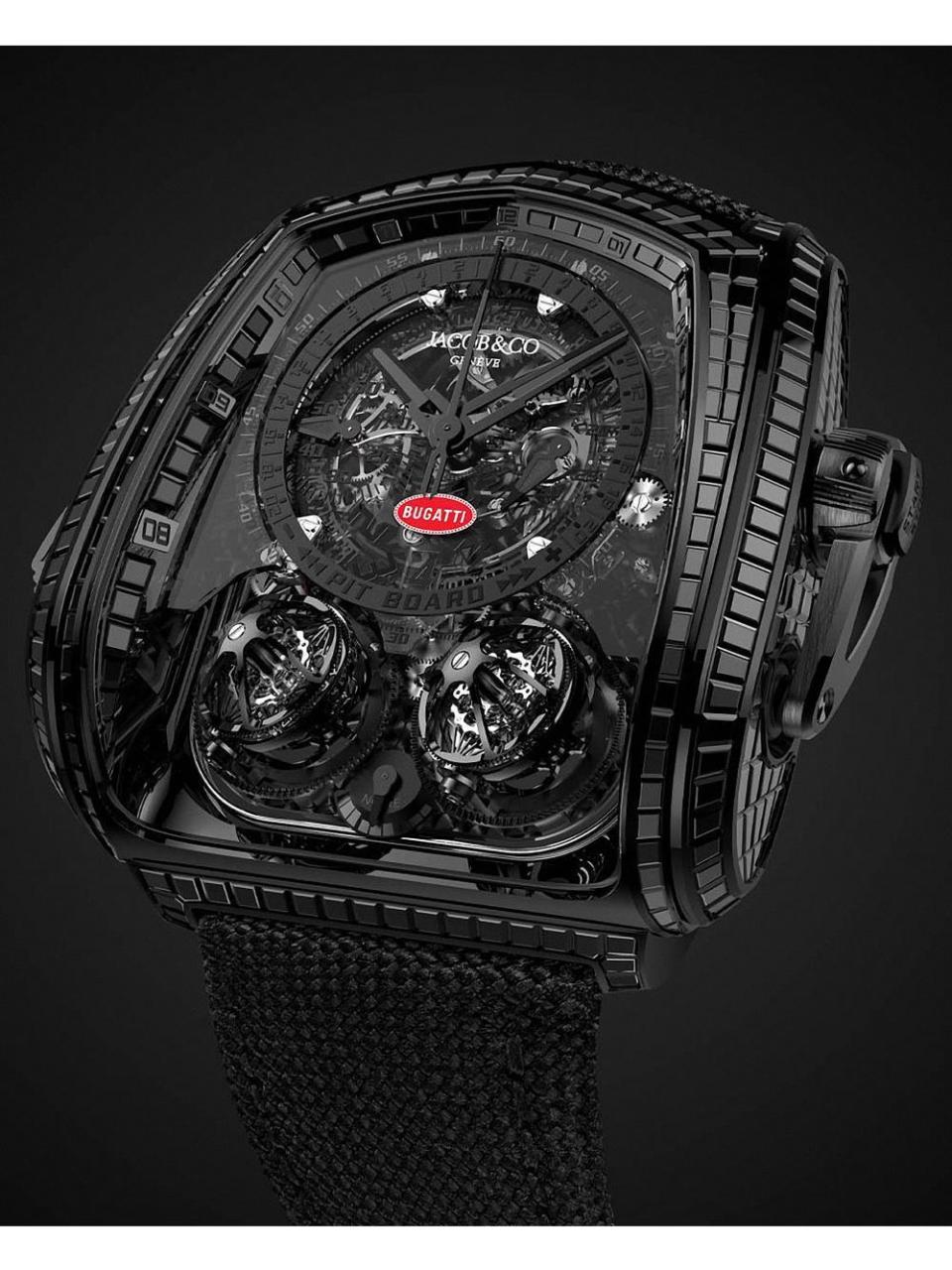 BUGATTI La Montre Noire採用了18k黑金和黑鈦作為錶殼材質。