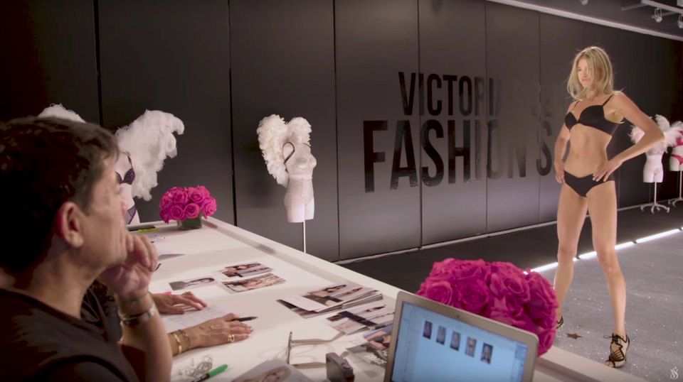 Victoria's Secret show fans will love this BTS look. Photo: Youtube