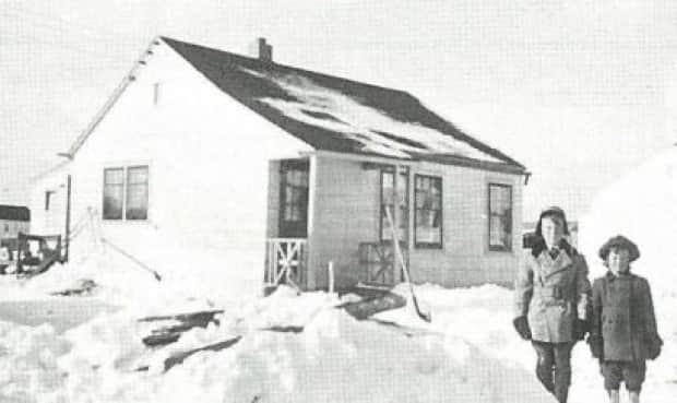 A Dobie house on Clark Street in 1947. (Kathy Mitchell Powers - image credit)