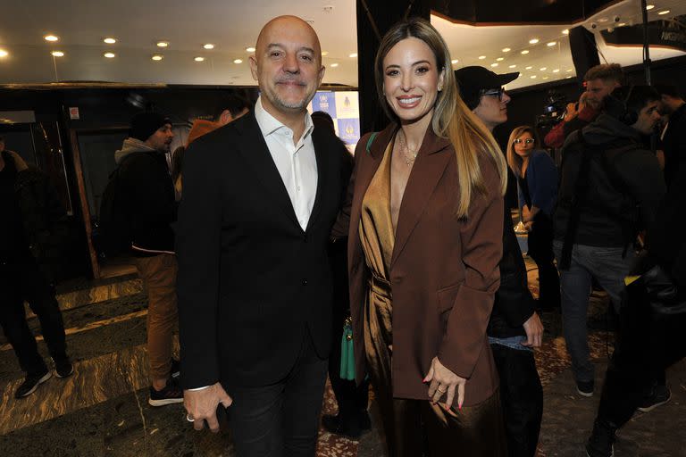Guillermo López y Jesica Cirio, sonrientes en el concierto a beneficio de la Fundación Acnur