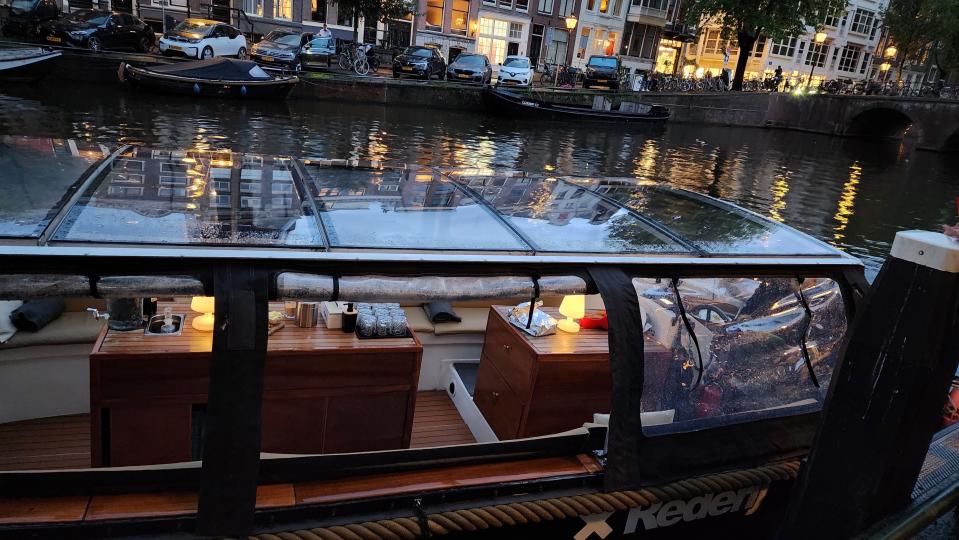 The only thing better than a canal cruise is a canal cruise with food and drink.