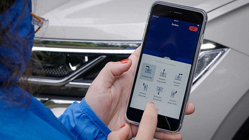 福斯推出手機遙控自動停車系統，率先配置在大型休旅Touareg之上