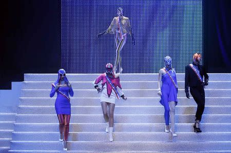 Models present creations by French designer Jean Paul Gaultier as part of his Spring/Summer 2015 women's ready-to-wear collection during Paris Fashion Week September 27, 2014. REUTERS/Gonzalo Fuentes