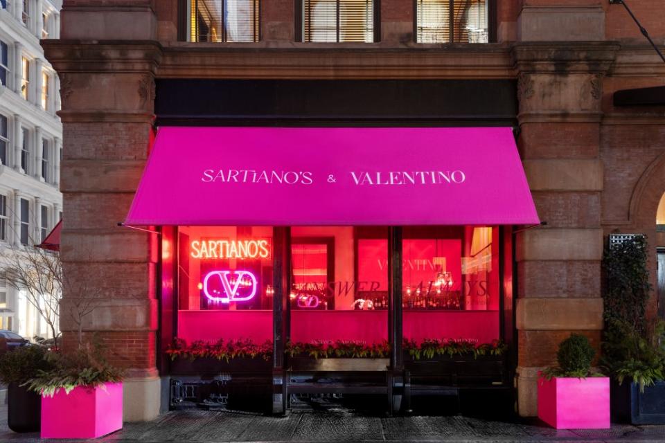 Sartiano’s restaurant in the Mercer Hotel has collaborated to create a temporary restaurant with Valentino, open through February 14th. Tommaso Sacconi