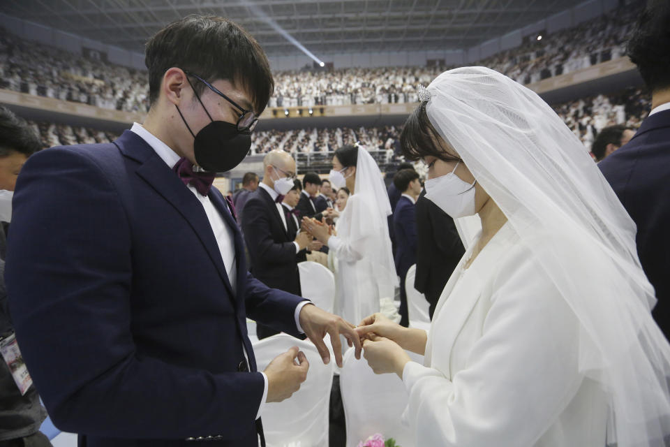 A Moonies mass wedding. Source: AP