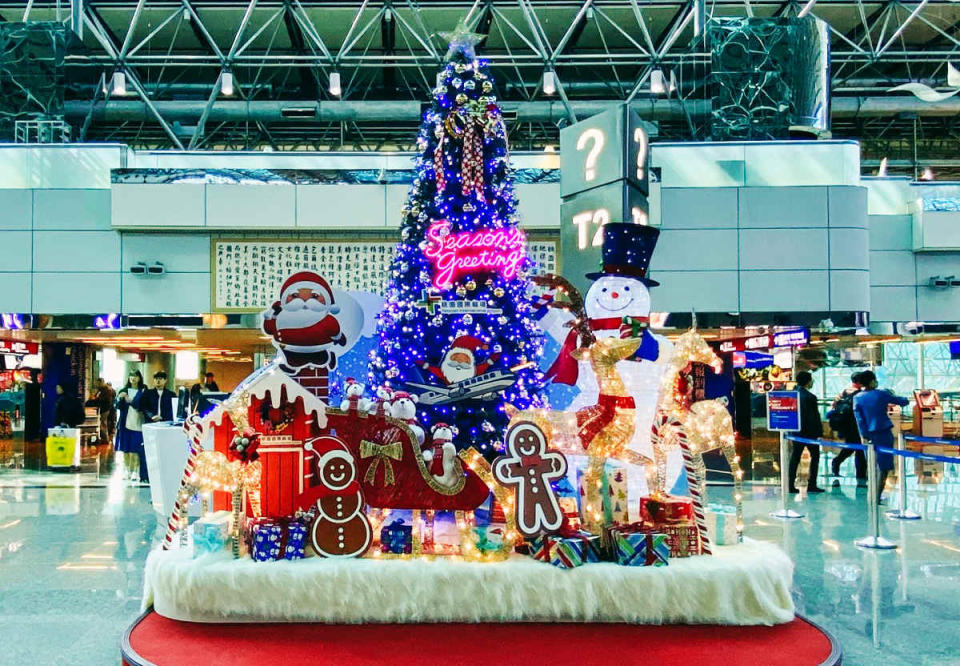 感受濃濃的聖誕氣氛(圖片來源：桃園國際機場 Taoyuan International Airport FB)