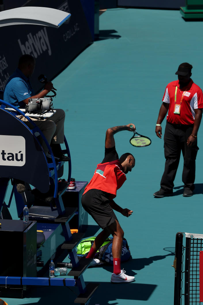 La ATP multó al australiano Nick Kyrgios con 60.000 dólares por una serie de arrebatos de ira en el torneo de Indian Wells y en el Abierto de Miami, y muchos observadores dijeron que debería haber sido descalificado. (Foto: Matthew Stockman/Getty Images)