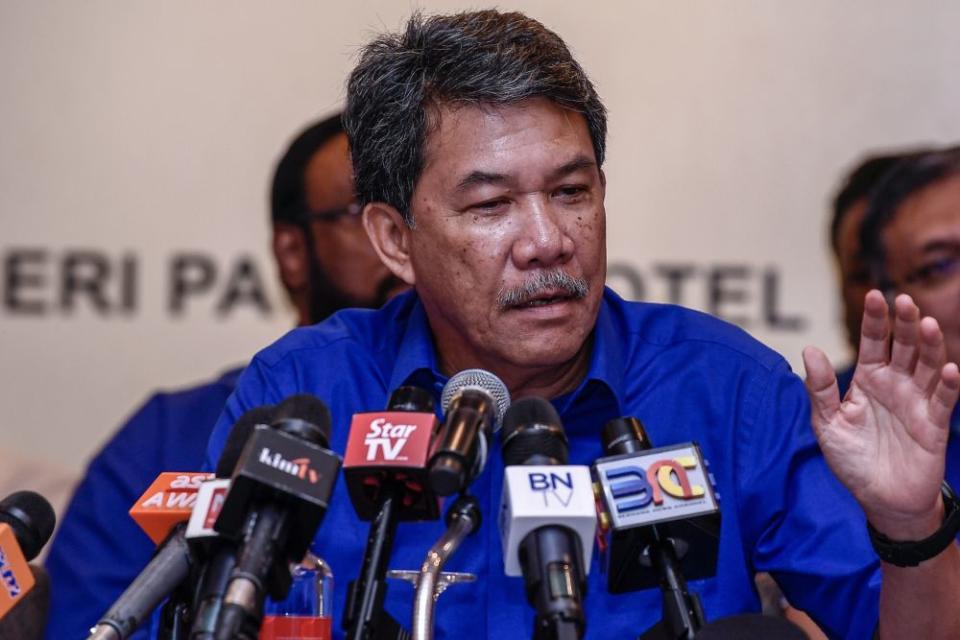 Umno’s Datuk Seri Mohamad Hasan suggested that this year had been mostly wasted on ‘overt politicking’, and that it must not be allowed to happen again. — Picture by Hari Anggara