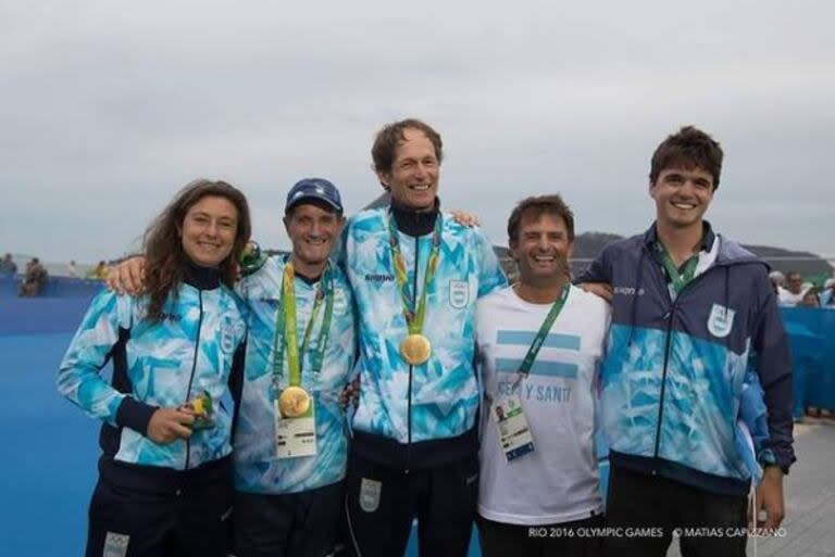 Mateo Majdalani [el último de la derecha] fue entrenador de la dupla Santiago Lange-Cecilia Carranza que logró la medalla de oro en Río 2016