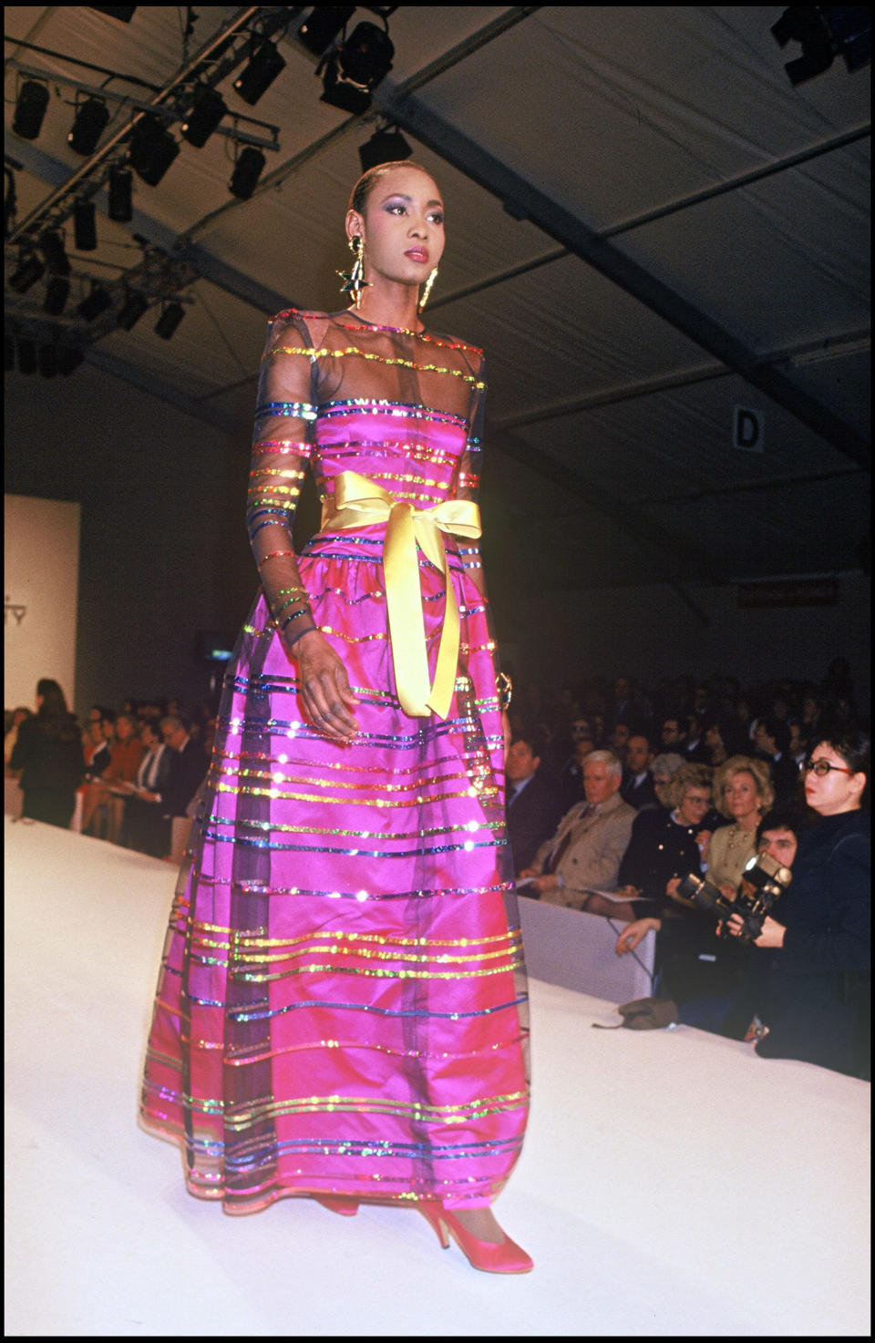 A model walks the runway at Givenchy's fall/winter 1991-1992 show.&nbsp;