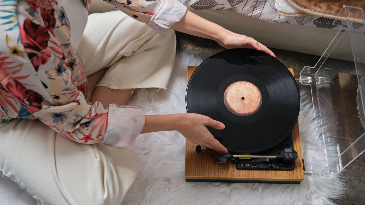  Record player. 
