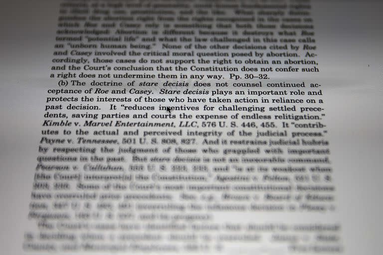 La decisión del Tribunal Supremo de EE.UU. en el caso Dobbs v Jackson Women's Health, emitida electrónicamente, se ve el 24 de junio de 2022 en Washington, DC.