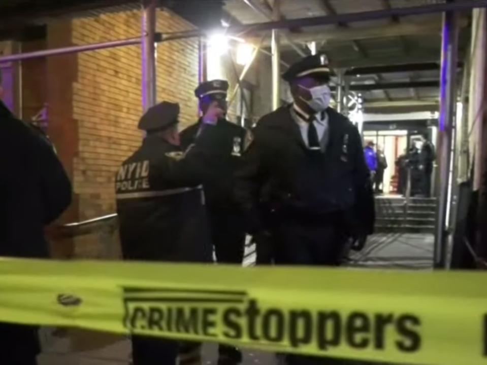 New York Police Department officers outside of the apartment building in the Bedford-Stuyvesant neighbourhood on Sunday night ((CBS New York - YouTube))
