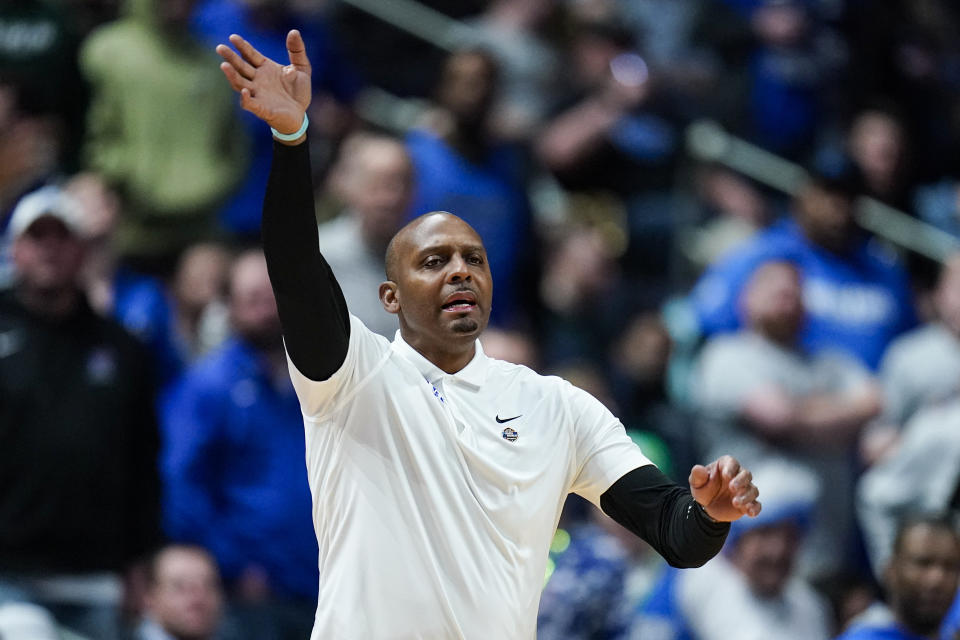 Memphis head coach Penny Hardaway gestures in the second half of a first-round college basketball game against Florida Atlantic in the men's NCAA Tournament in Columbus, Ohio, Friday, March 17, 2023. (AP Photo/Michael Conroy)