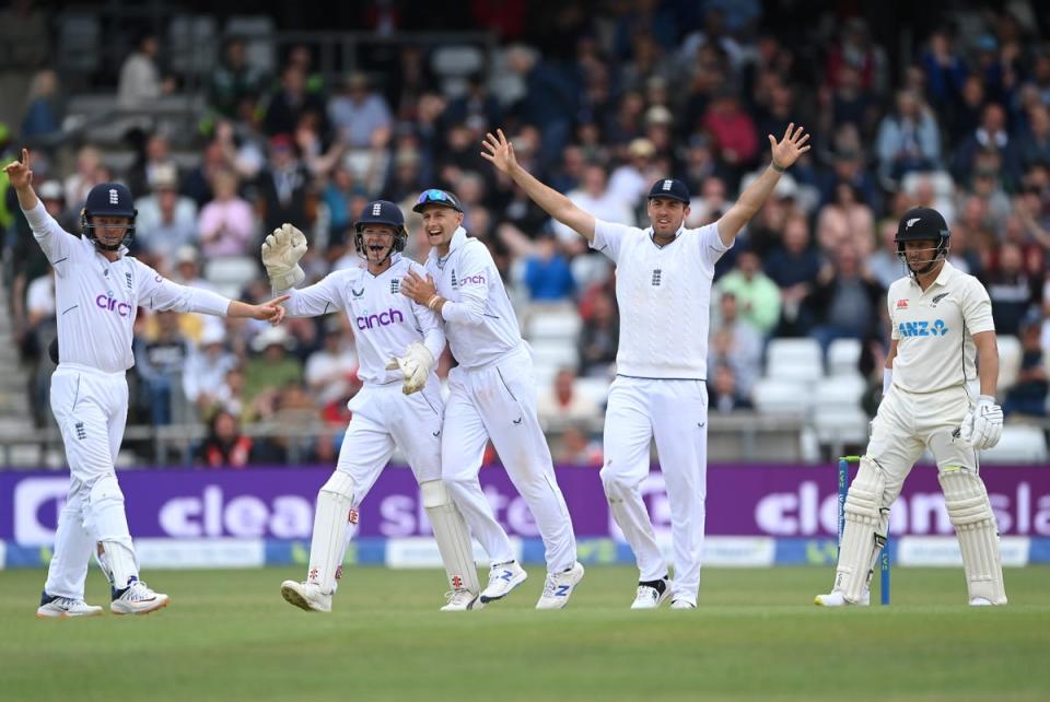 Replacement wicketkeeper Sam Billings catches Neil Wagner (Getty Images)