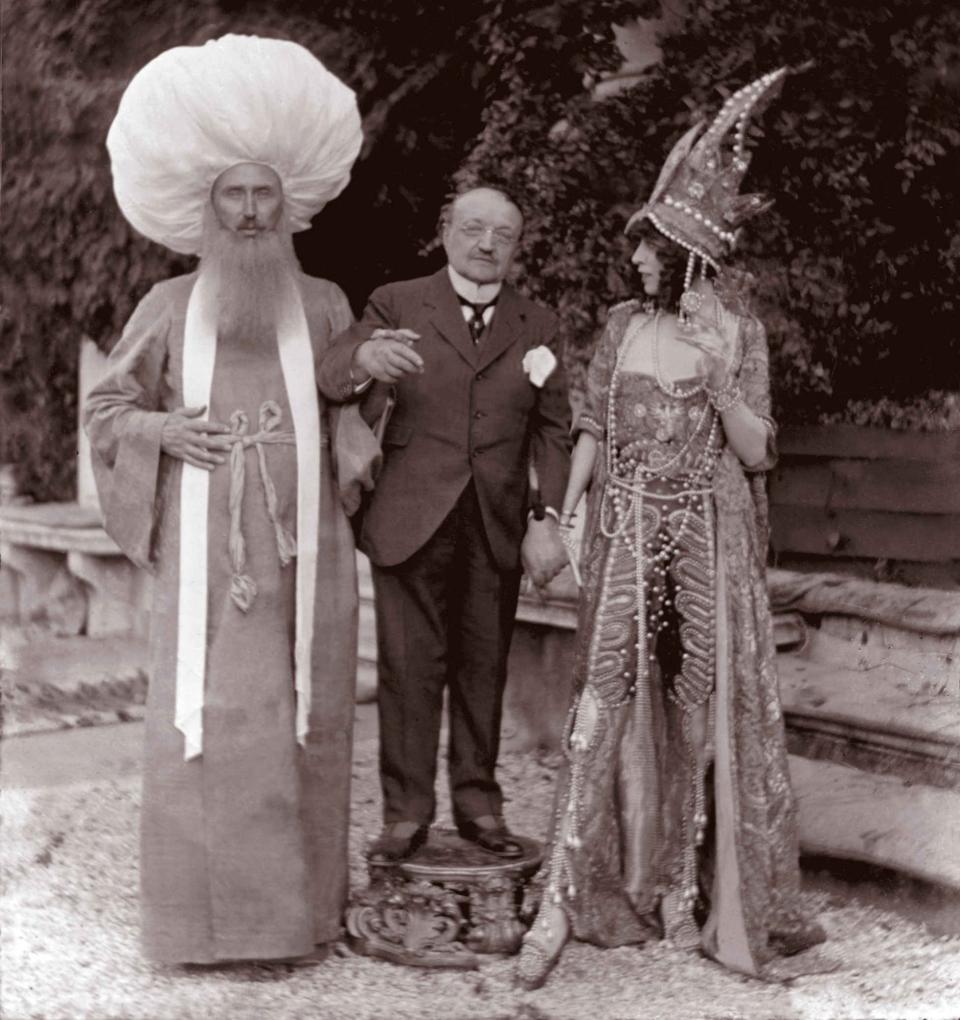 Luisa Casati wearing one of her striking ensembles