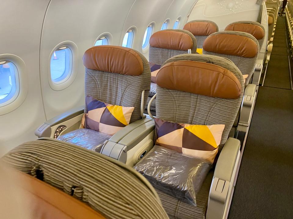 Etihad Business Class A320 2295