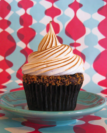 Chocolate Graham Cracker Cupcakes with Toasted Marshmallow