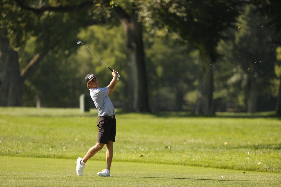 Jacob Modleski hits an approach shot on hole four during the round of 32 of the 2023 U.S. Amateur at Cherry Hills C.C. in Cherry Hills Village, Colo. on Thursday, Aug. 17, 2023. (Chris Keane/USGA)