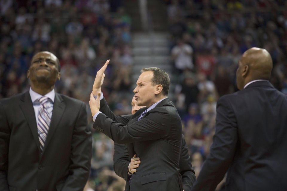 Northwestern coach Chris Collins, center, yells after Gonzaga forward Zach Collins put his hand through the hoop to block a shot in an NCAA college basketball tournament in Salt Lake City, Saturday, March 18, 2017. (Chris Detrick/The Salt Lake Tribune via AP)