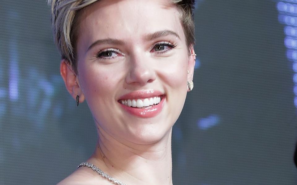 <p>Scarlett Johansson begeisterte ihre Fans zuletzt unter anderem mit ihren Auftritten in den "Avengers"-Filmen. Die Schauspielerin beweist aber auch regelmäßig ihr Talent als Sängerin. (Bild: Han Myung-Gu/Getty Images)</p> 