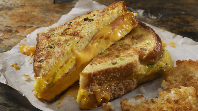 Grilled cheese with spices