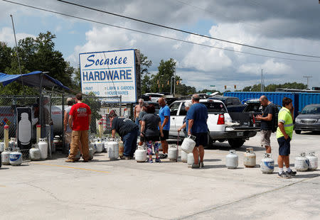 Customers line up to buy propane at Socastee Hardware store, ahead of the arrival of Hurricane Florence in Myrtle Beach, South Carolina, U.S. September 10, 2018. REUTERS/Randall Hill