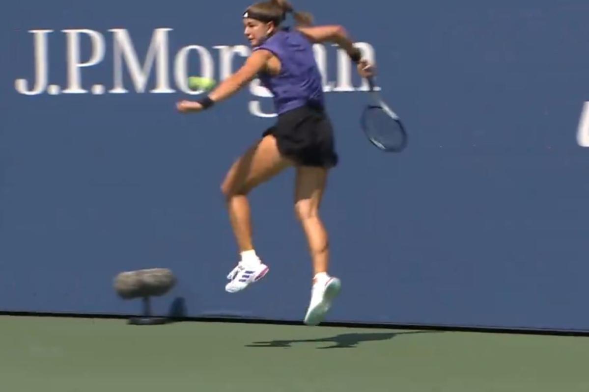 Karolina Muchova executed a stunning shot to win the point at the US Open