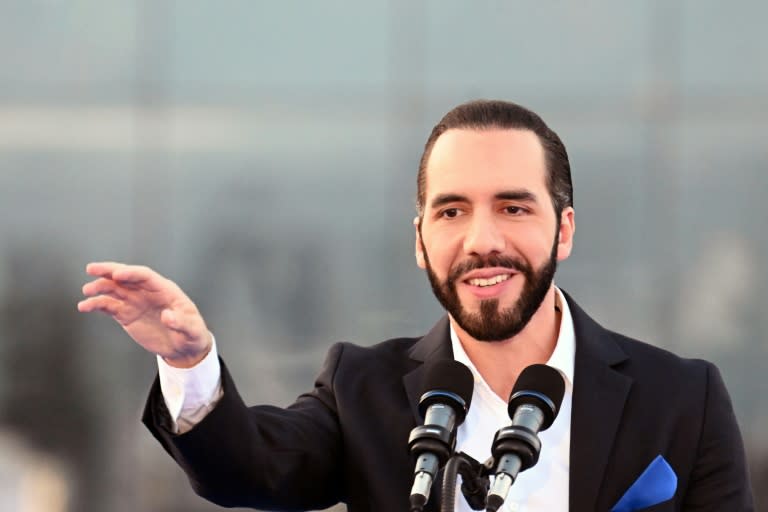 (ARCHIVO) El presidente de El Salvador, Nayib Bukele, habla durante la inauguración de la sede de Google en San Salvador el 15 de abril de 2024 (Marvin RECINOS)