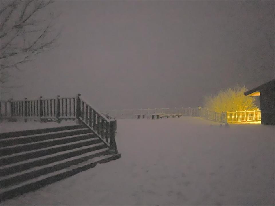 寒流來襲，太平山下雪。（圖／民視新聞）