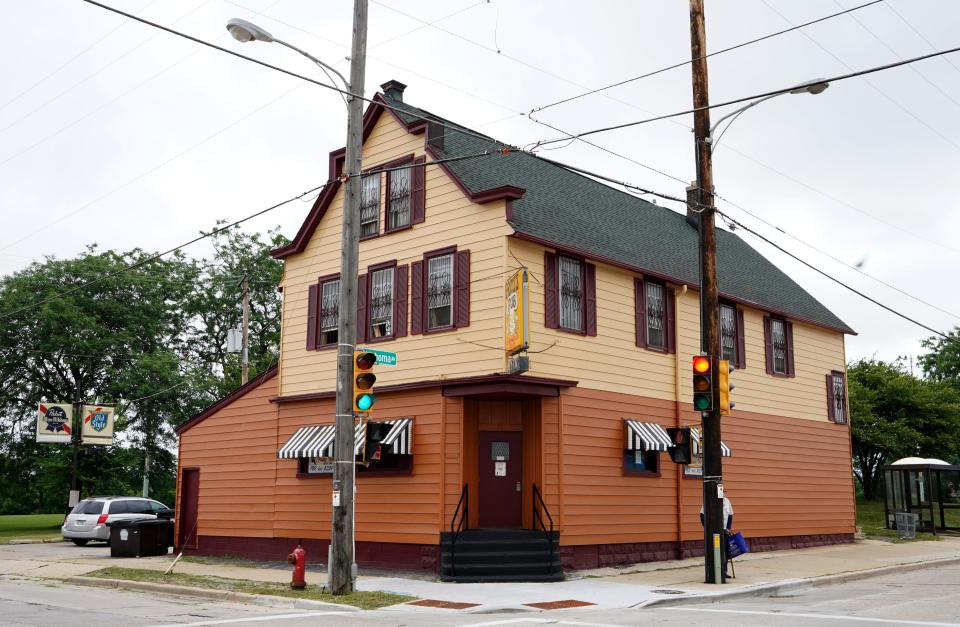 Asadero Fiesta Gaibaldi replaced Fritz's Pub, which had operated at South 20th Street and West Oklahoma Avenue for 41 years.