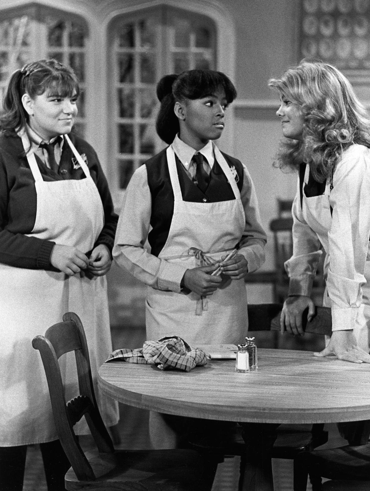 Studio Publicity Still from The Facts of Life Mindy Cohn, Kim Fields, Lisa Whelchel 1981  All Rights Reserved   File Reference # 32914_213THA  For Editorial Use Only (Alamy Stock Photo)