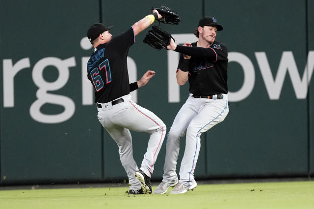 D'Arnaud hits 2 of Braves' 5 homers in 8-1 win over Marlins