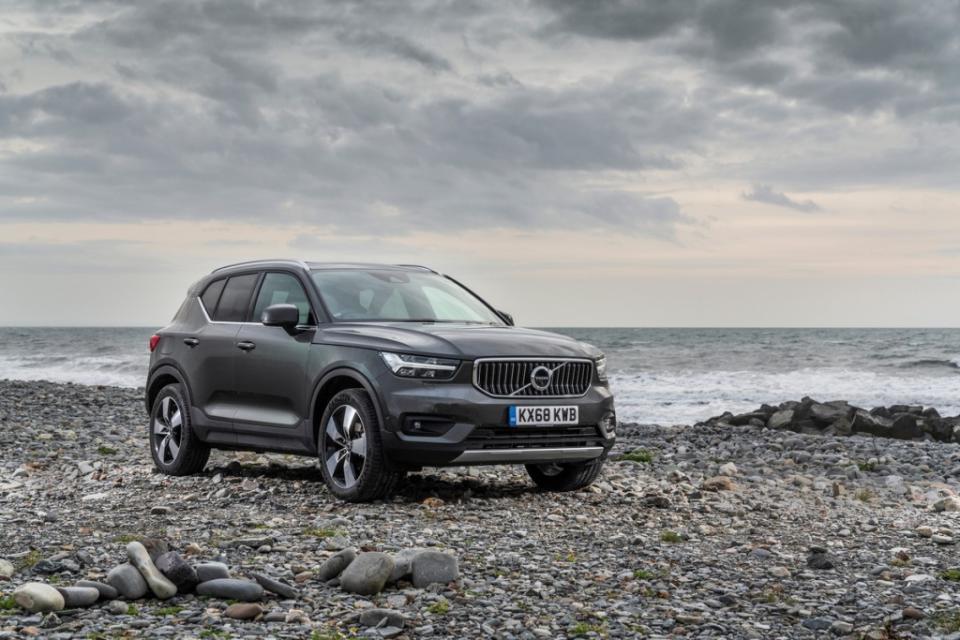 volvo-2019-xc40-v60-suv