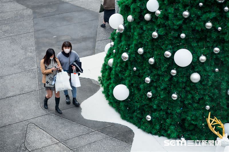 週四週五天氣類似，中部以北清晨低溫下探12度，各地偏乾，僅東部有零星降雨。（圖／記者陳弋攝影）