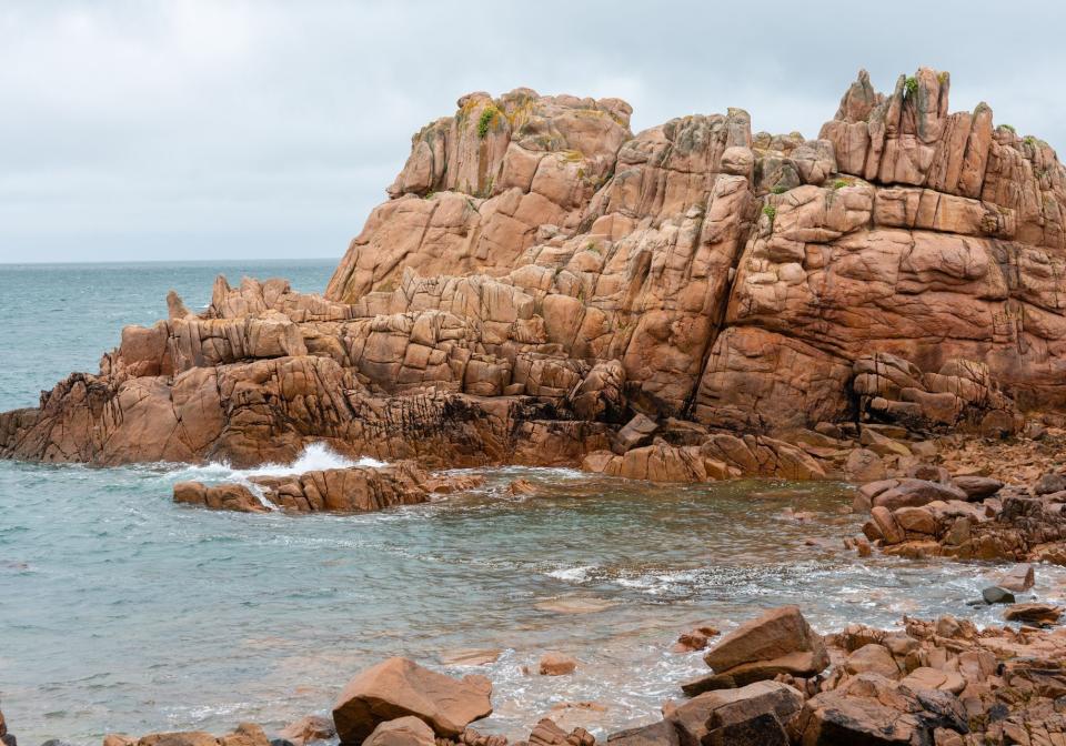 Le paysage rocheux de l’île