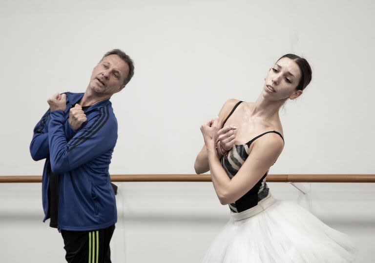 De su director Manuel Legris, que trabajó con Rudolf Nureyev en París, María Celeste Losa aprendió varias de sus versiones de célebres clásicos como 