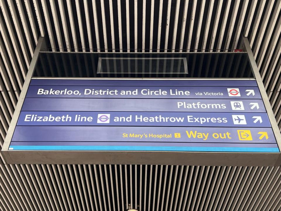 Directions to the Elizabeth line and Heathrow Express.