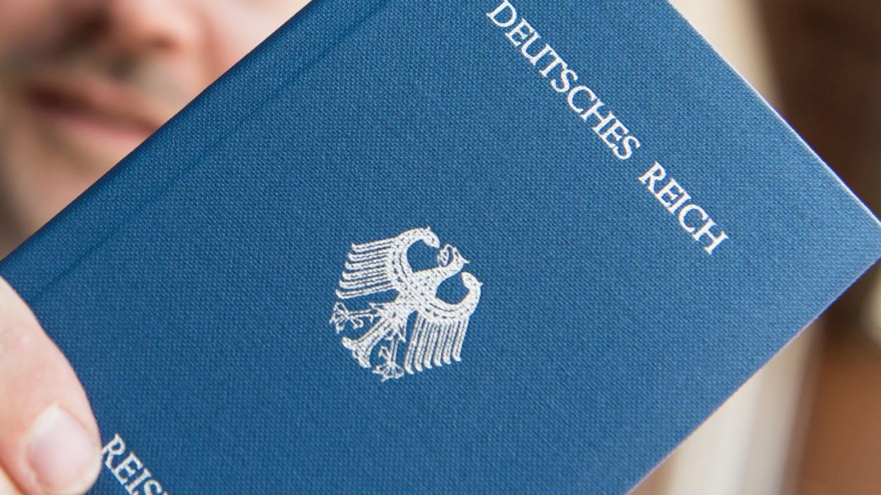 «Reichsbürger» lehnen die Bundesrepublik und deren Rechtsordnung ab. Foto: Patrick Seeger