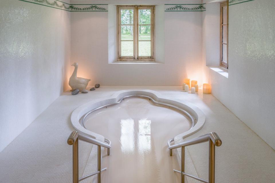 The white clay bath at Les Prés d’Eugénie (Les Prés d’Eugénie / Yoan Chevojon)