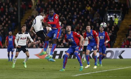 Britain Soccer Football - Crystal Palace v Tottenham Hotspur - Premier League - Selhurst Park - 26/4/17 Tottenham's Harry Kane heads at goal Action Images via Reuters / Matthew Childs Livepic