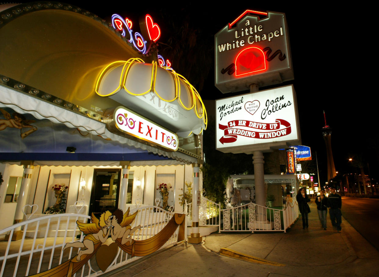 A view of the Little White Wedding Chapel where pop star Britney Spears reportedly married childhood friend Jason Alexander in Las Vegas, Nevada, January 3, 2004. REUTERS/Steve Marcus  SM